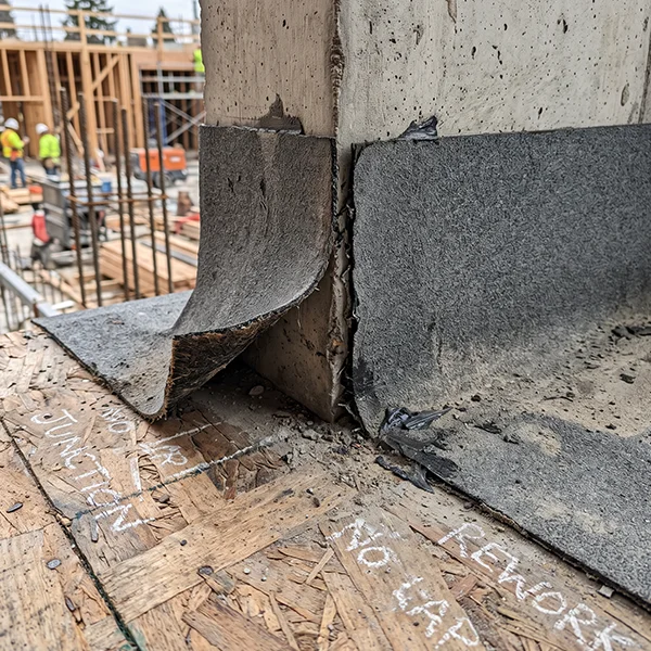 Building membrane not properly lapped at a junction, creating an air leakage risk